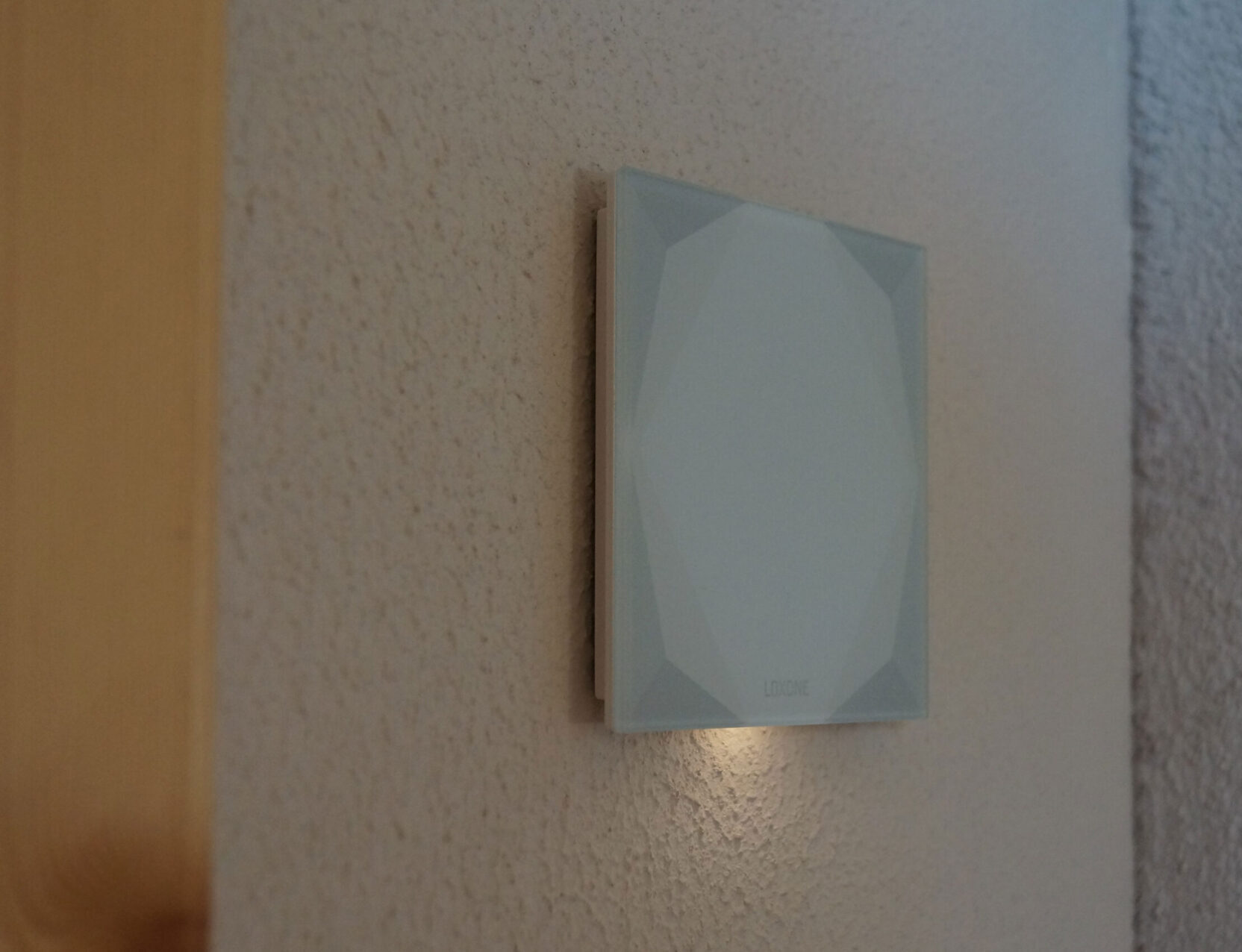 Smart-Home-Schalter-leuchtend-elektrotechnik-geiger